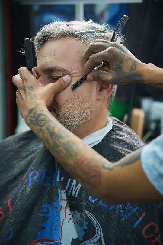 Perfilado de barba con navaja